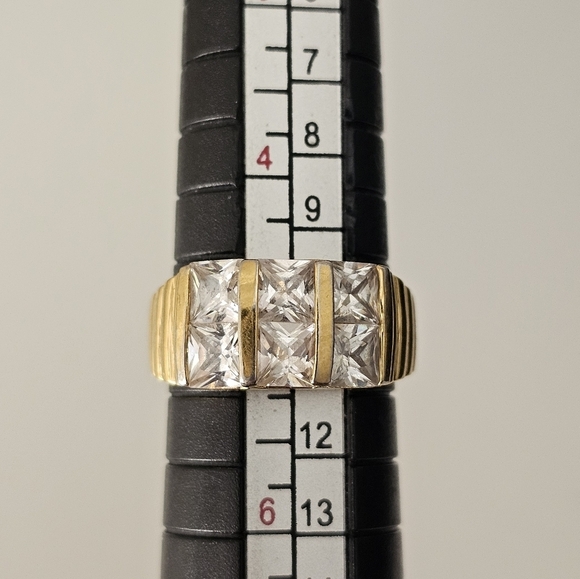 EDCO Gold Three-Stone Ring with Channel-Set Details - Picture 3 of 4